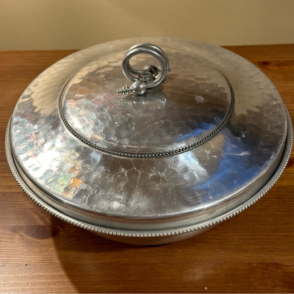 BW Buenilum Aluminum Round Covered Serving Dish